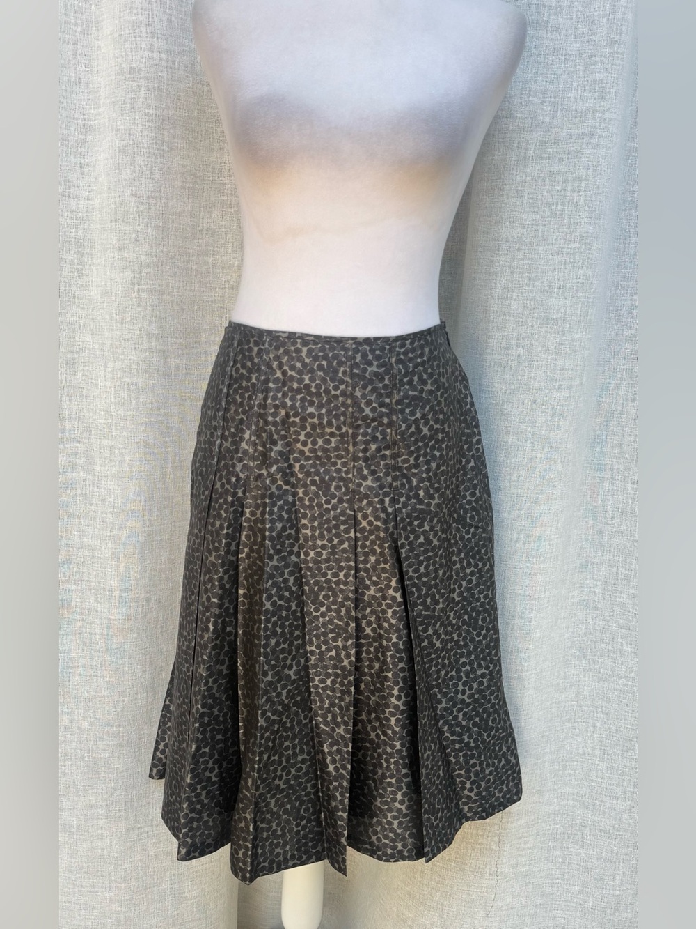 René Lezard gray black silk full knee length skirt